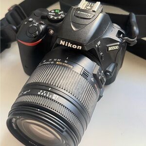 Nikon D5500 DSLR Camera with Black Sigma 18-250mm Lens